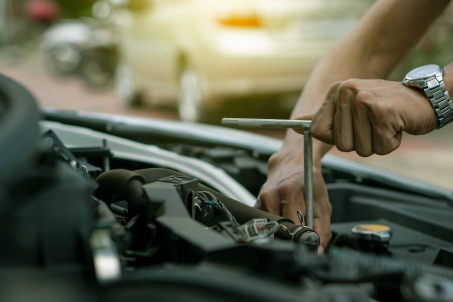 When To Call A Mobile Mechanic For Urgent Engine Repairs in Santa Rosa, TX